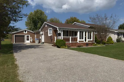 8278 Burwell Rd, Lambton Shores, ON N0M 1T0
