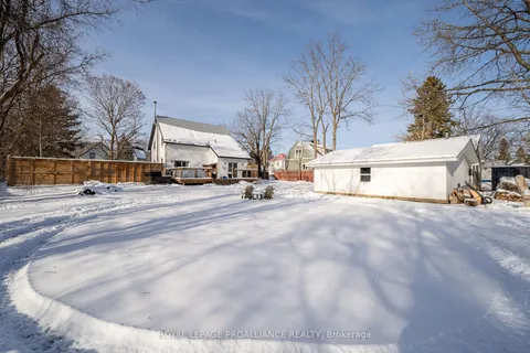 4084 Perth Rd, South Frontenac, ON K0H 1X0
