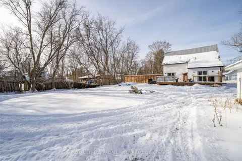 4084 Perth Rd, South Frontenac, ON K0H 1X0