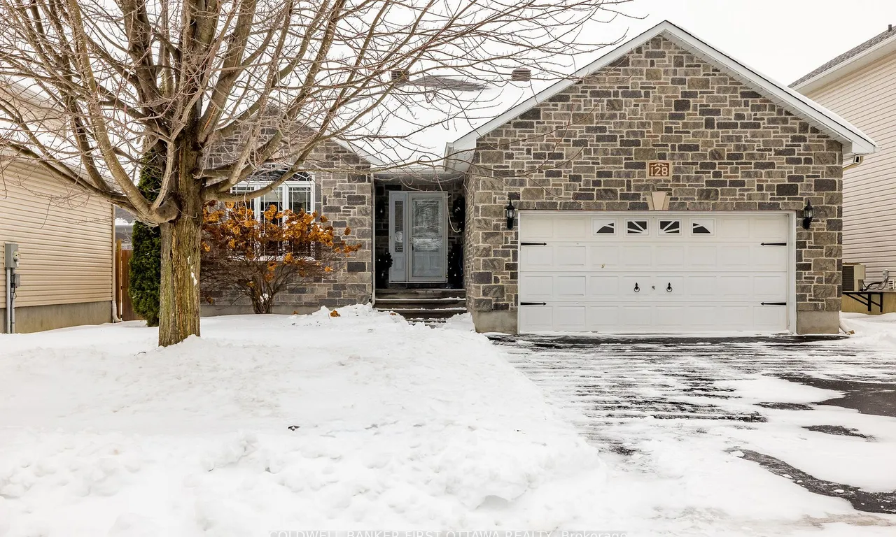 128 Olde Towne Ave, Russell, ON K4R 0A6