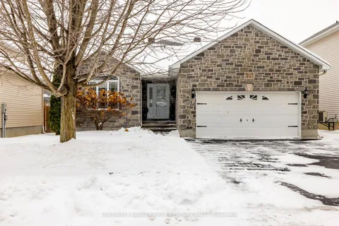 128 Olde Towne Ave, Russell, ON K4R 0A6