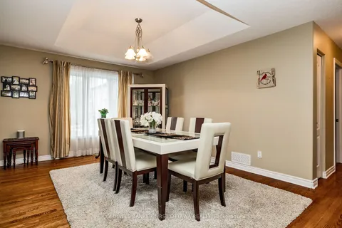 128 Olde Towne Ave, Russell, ON K4R 0A6