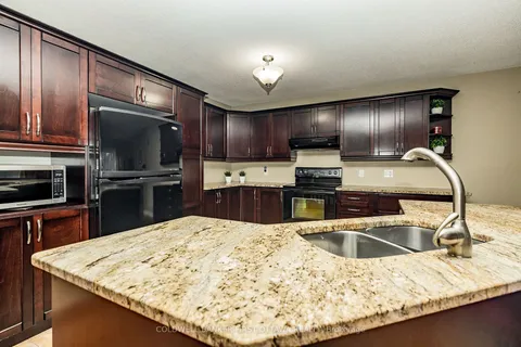 128 Olde Towne Ave, Russell, ON K4R 0A6