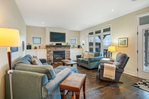 153 Michelle Crt, Welland, ON L3C 0A2
