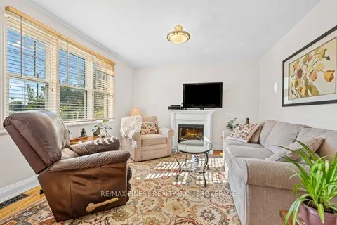 4 MONTGOMERY Blvd, Kingston, ON K7M 3N6