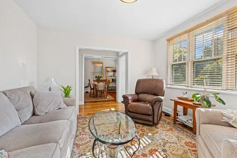 4 MONTGOMERY Blvd, Kingston, ON K7M 3N6