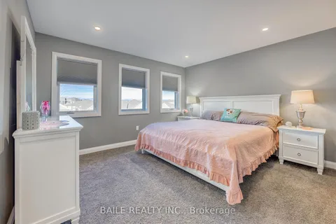474 Main St, Plympton-Wyoming, ON N0N 1T0