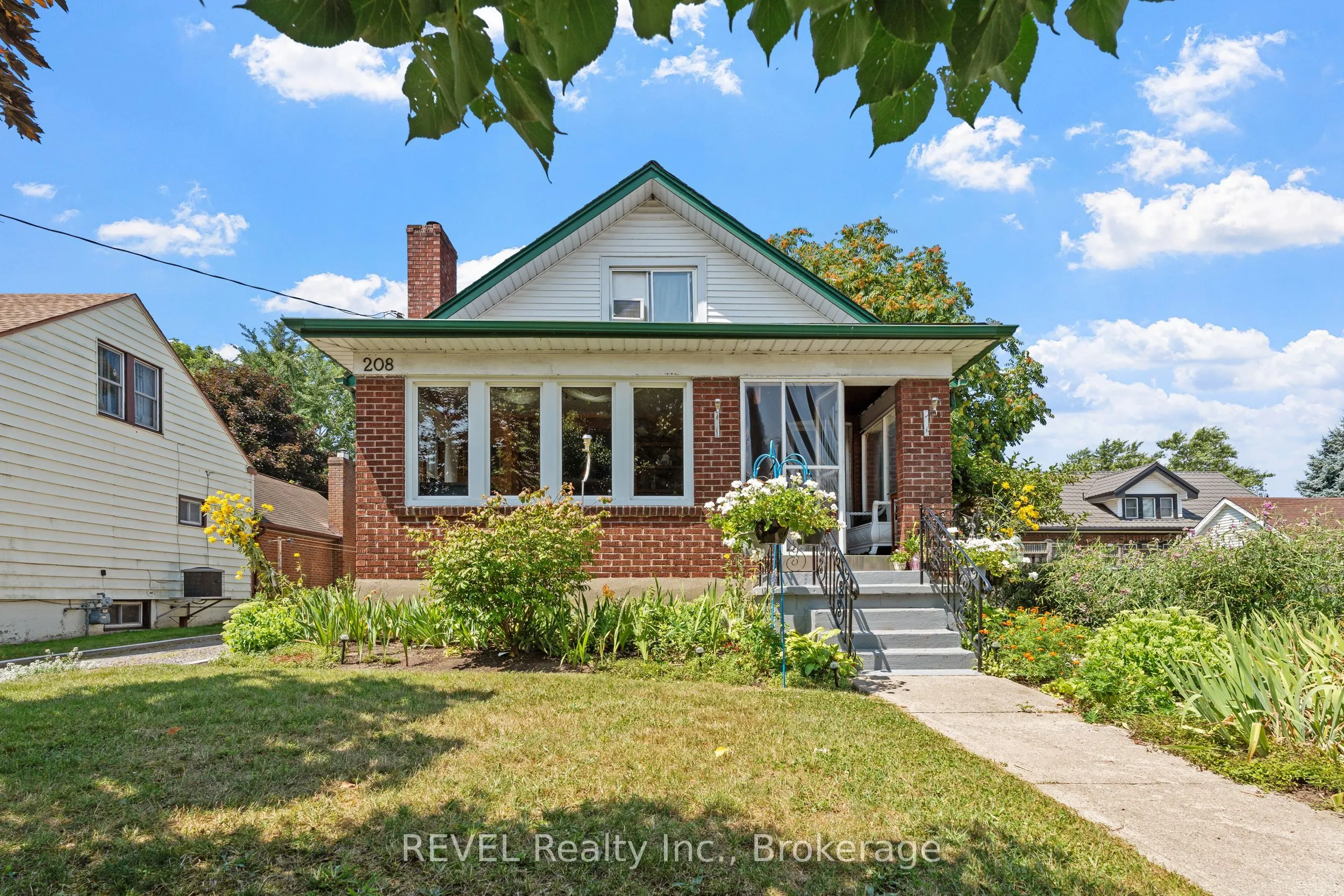 208 NORTH Street, Fort Erie, ON L2A 3R8