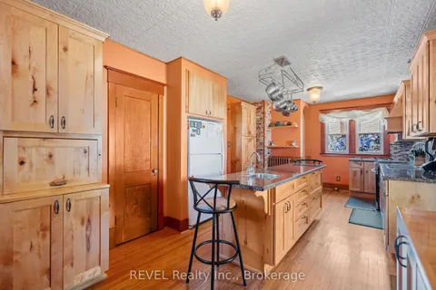 208 NORTH Street, Fort Erie, ON L2A 3R8