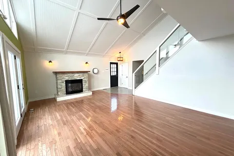 20 Ridley St, Prince Edward County, ON K8N 4Z1