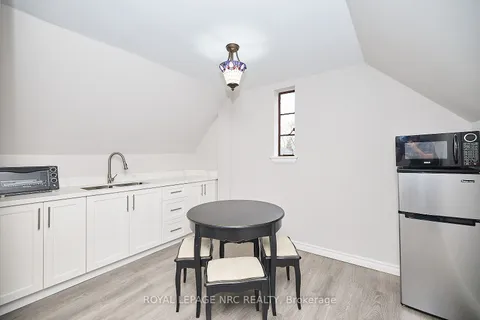 4980 Jepson Street, Niagara Falls, ON L2E 1K2