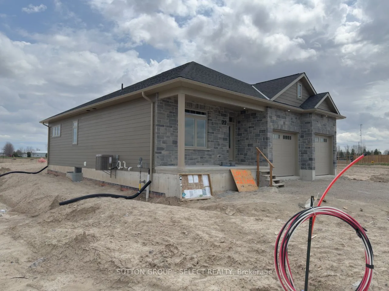 22 LOIS Court, Lambton Shores, ON N0M 1T0