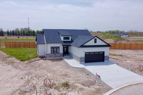 10 LOIS Court, Lambton Shores, ON N0M 1T0