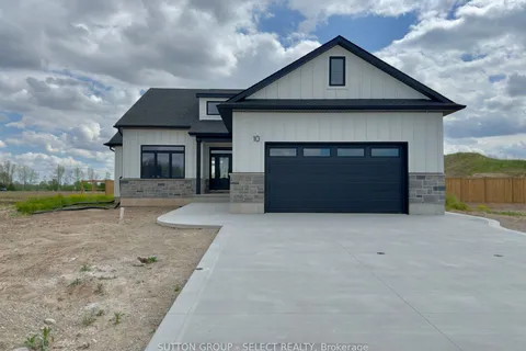 10 LOIS Court, Lambton Shores, ON N0M 1T0