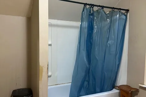 585-587 Aylmer St, Peterborough, ON K9H 3W8