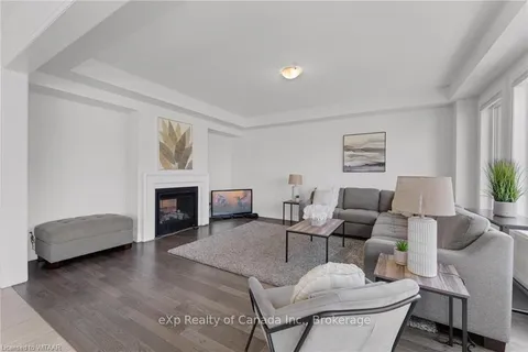 798 QUEENSTON BLVD Blvd, Woodstock, ON N4S 7W2