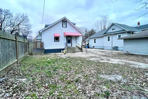 44 Robinson St, Leamington, ON N8H 1Y8