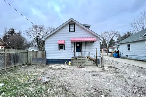 44 Robinson St, Leamington, ON N8H 1Y8