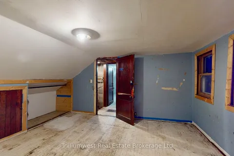 44 Robinson St, Leamington, ON N8H 1Y8