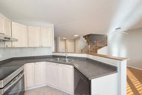 48 Coleridge St, Carlington - Central Park, ON K2C 4G2