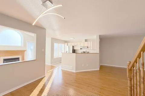 48 Coleridge St, Carlington - Central Park, ON K2C 4G2