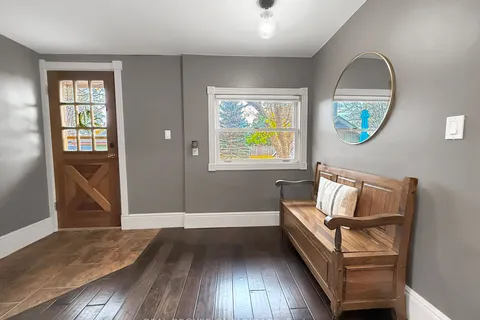 106 Front St, Strathroy-Caradoc, ON N7G 1X8