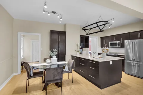 559 St James St, London, ON N5Y 3P5