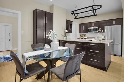 559 St James St, London, ON N5Y 3P5