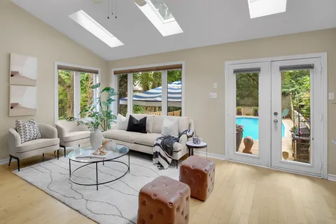 559 St James St, London, ON N5Y 3P5