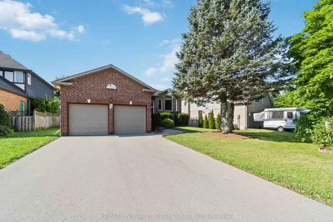 14 Meadowbrook Lane, Pelham, ON L0S 1E4