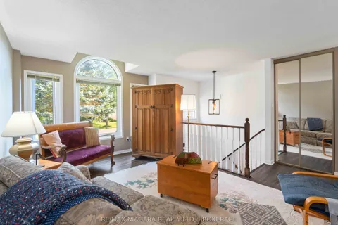 14 Meadowbrook Lane, Pelham, ON L0S 1E4