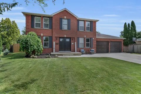 26 Pennybrook Crt, London, ON N5X 2Z6