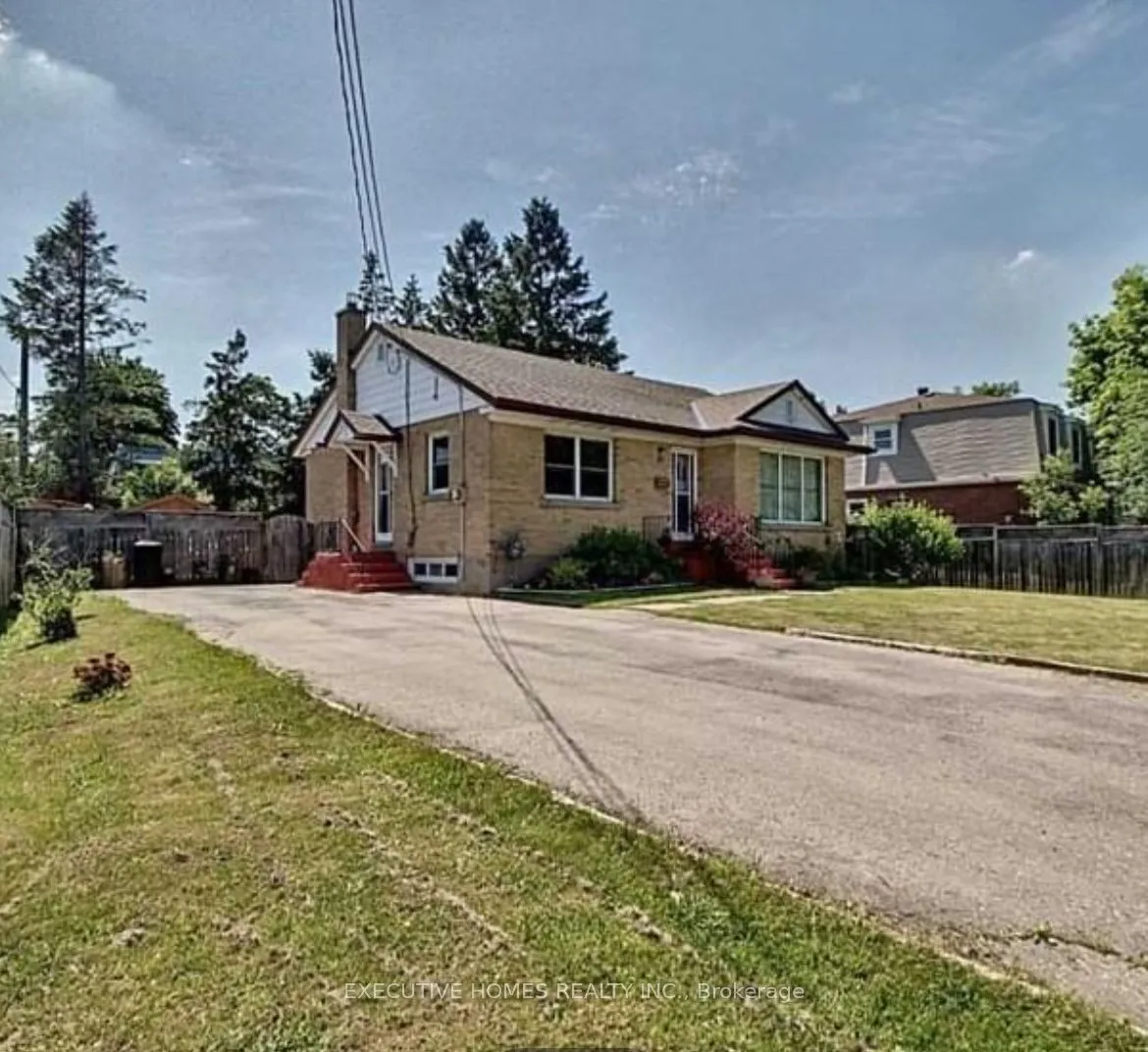25 Amos Avenue, Waterloo, ON N2L 2W6