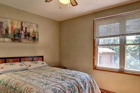 25 Amos Avenue, Waterloo, ON N2L 2W6