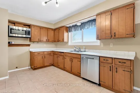 727 GLADSTONE Dr, Woodstock, ON N4S 5T1