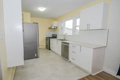 118 Rosemount Ave, Port Colborne, ON L3K 5P9
