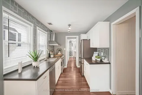 528 UPPER WENTWORTH St, Hamilton, ON L9A 4T9