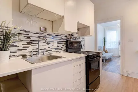 12 William St, Hamilton, ON L8L 5T7