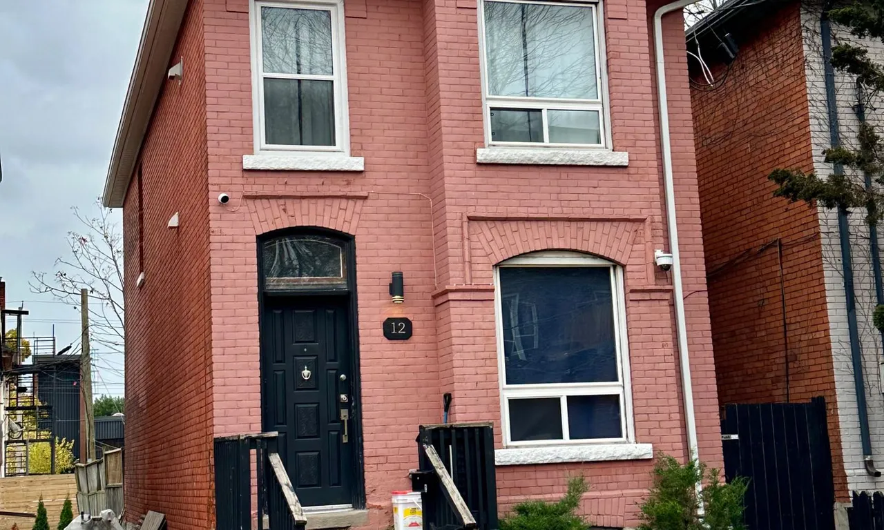 12 William St, Hamilton, ON L8L 5T7