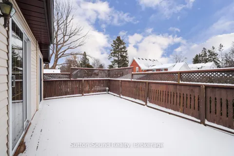 725 11th St, Owen Sound, ON N4K 3T4