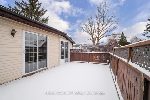725 11th St, Owen Sound, ON N4K 3T4