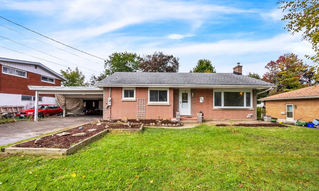 138 Wright Ave, Belleville, ON K8P 4E6