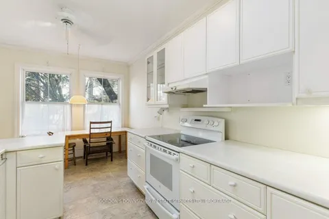133 William St, Kingston, ON K7L 2C7