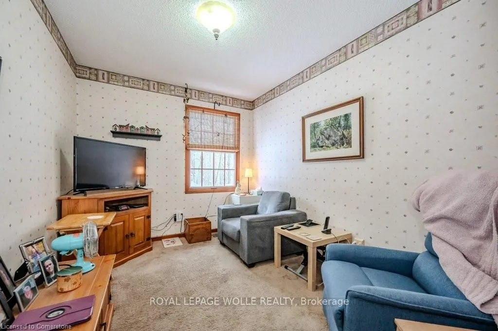 39 Bannockburn Road, Kitchener, ON N2R 1M1