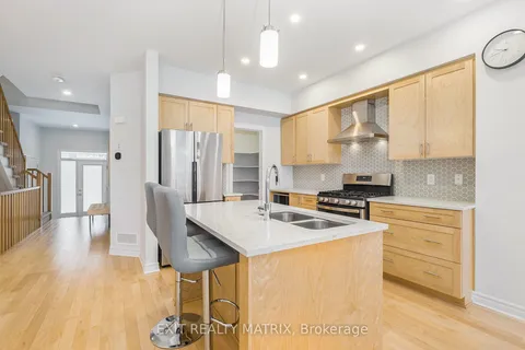 811 Clapham Terr, Stittsville - Munster - Richmond, ON K2S 2N8