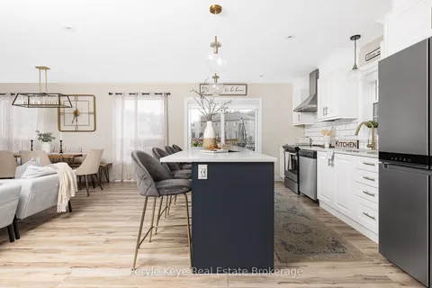 240 Wild Rose Dr, Gravenhurst, ON P1P 0B4