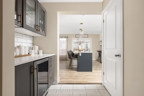 240 Wild Rose Dr, Gravenhurst, ON P1P 0B4