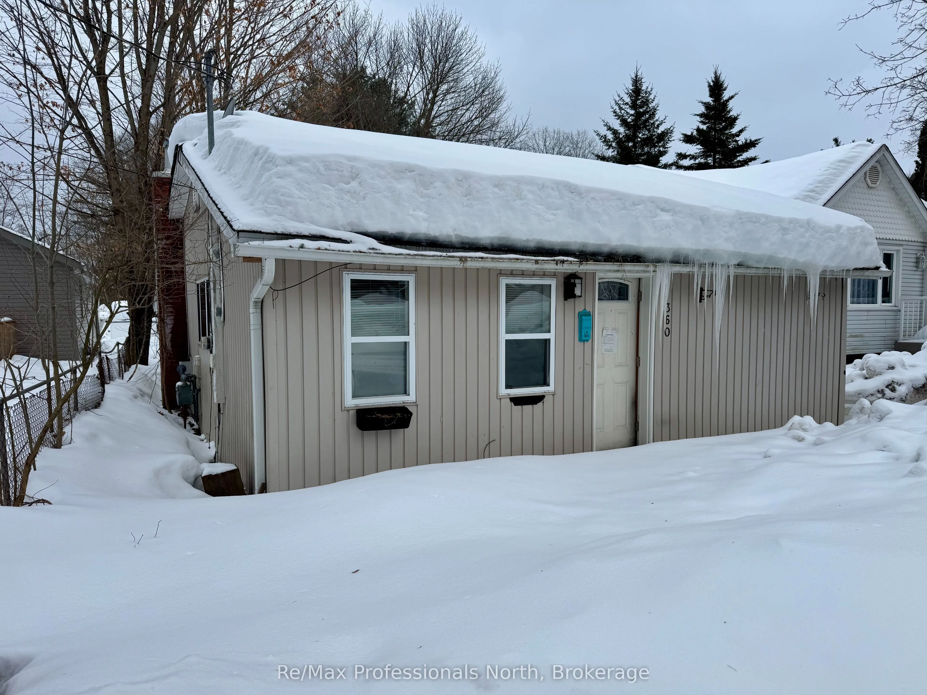 360 MUSKOKA BEACH Road, Gravenhurst, ON P1P 1M6