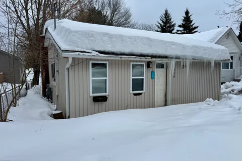 360 MUSKOKA BEACH Road, Gravenhurst, ON P1P 1M6