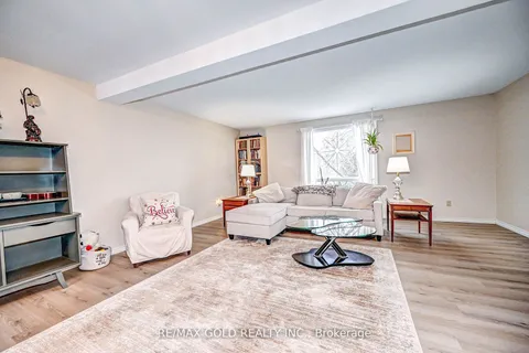 6 Ardoch Mews, Cambridge, ON N1R 7T6